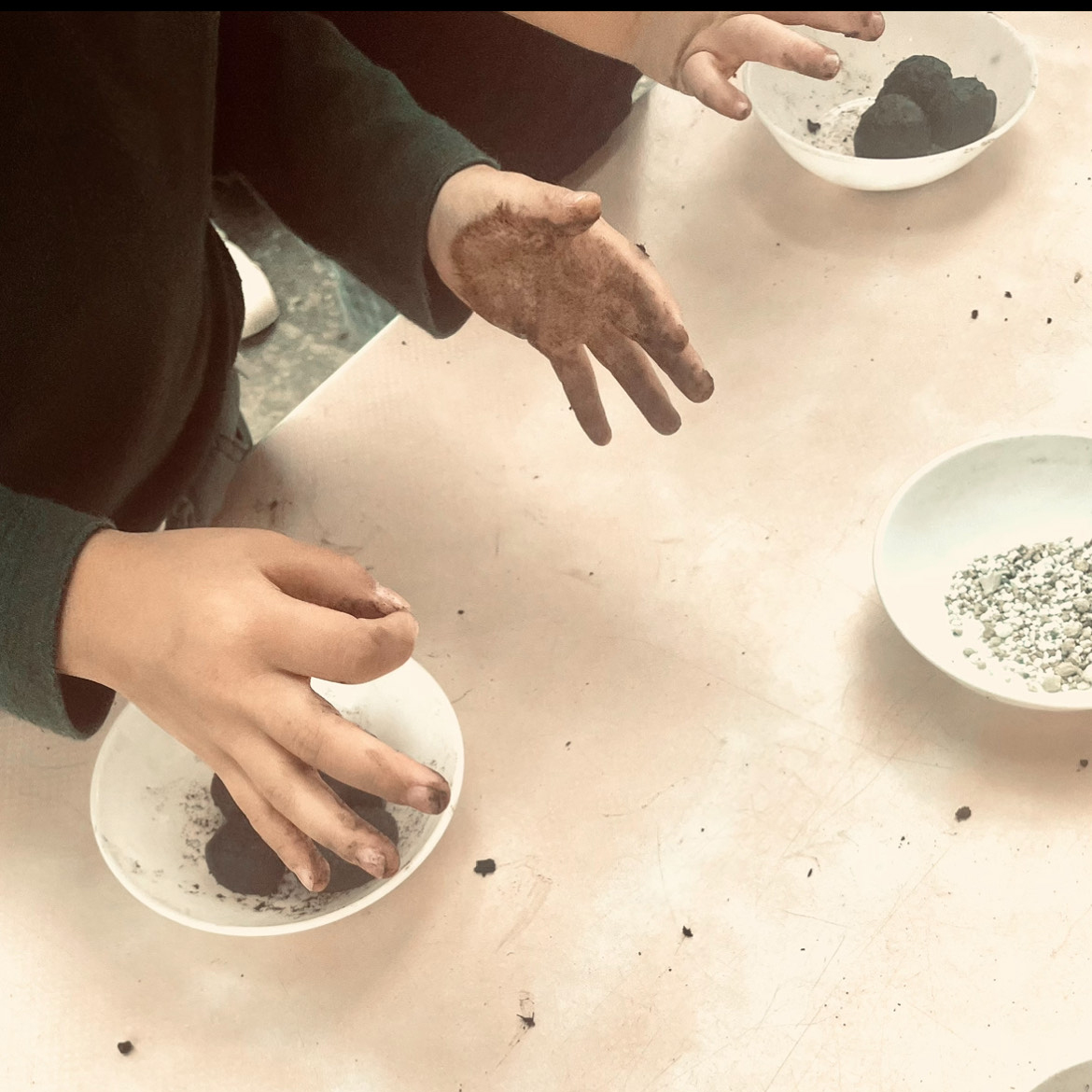 GREEN FINGERSによる「たねダンゴ作り体験」