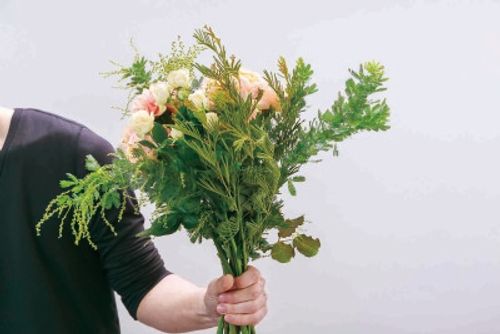 部屋に飾る花束をつくってみませんか 本格的な大きな花束 Greensnap グリーンスナップ