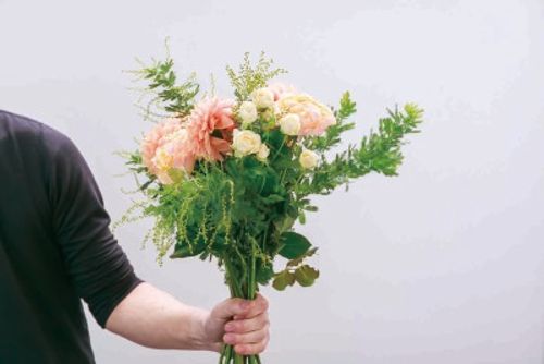 部屋に飾る花束をつくってみませんか 本格的な大きな花束 Greensnap グリーンスナップ 部屋に飾る花束をつくってみませんか 本格的な大きな花束 Greensnap グリーンスナップ