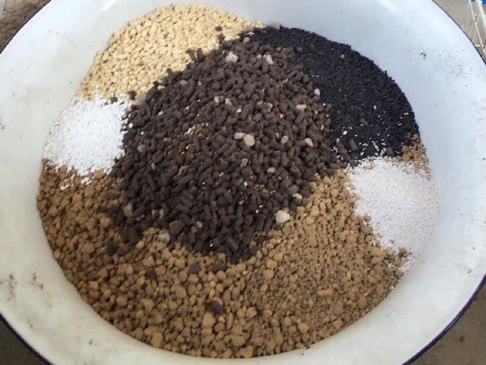 培養土、photo by MaruLoretta