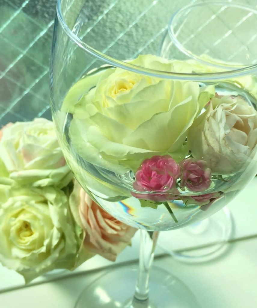 ワイングラス　花　花瓶