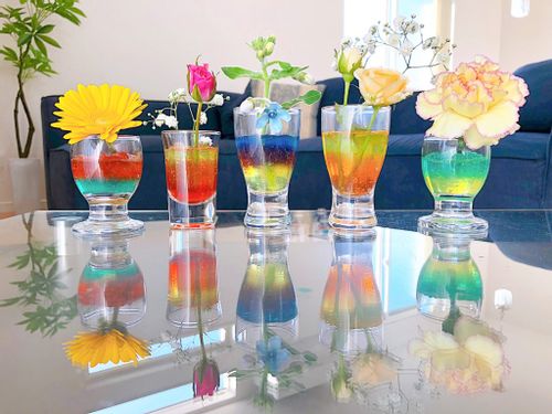 いつものシンプルなガラス花器がパッと華やかになるアイテムとは Greensnap グリーンスナップ