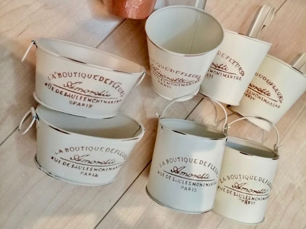 ブリキ缶　100円ショップ