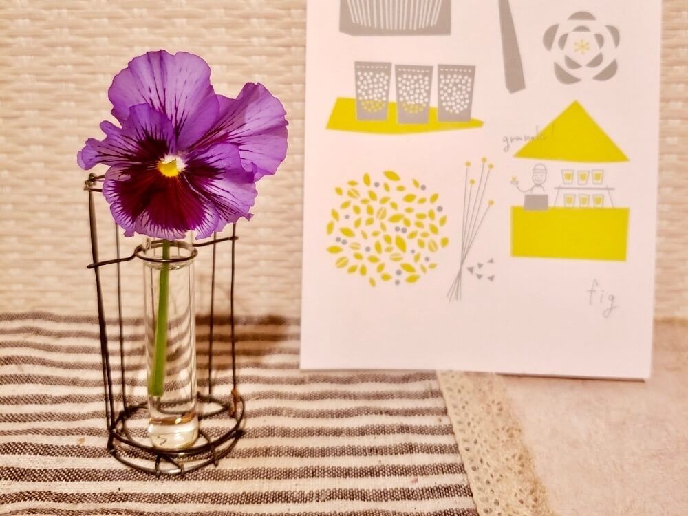 フラワーベース　ワイヤー　花瓶