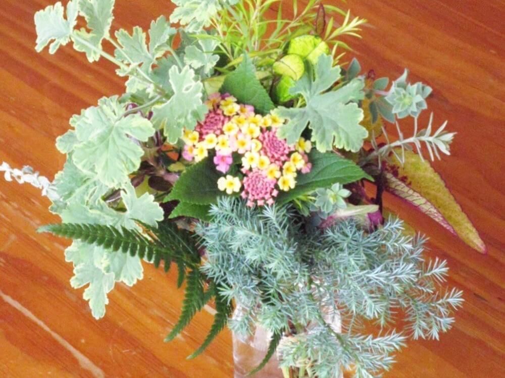 ユーカリ　グリーンブーケ　花瓶　リーフアレンジ