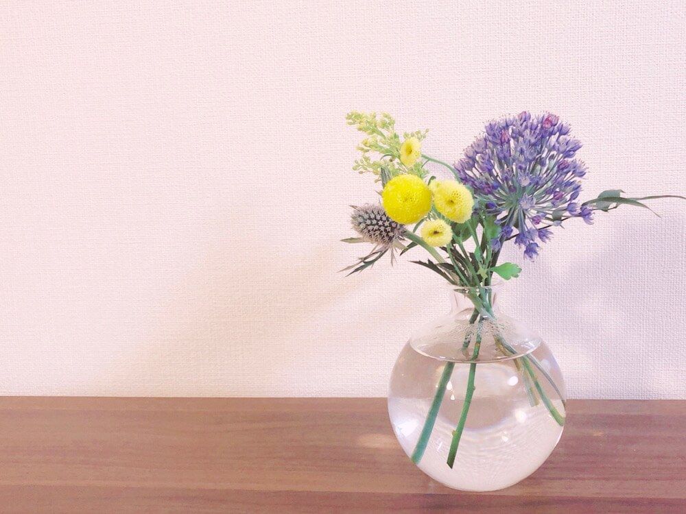 エリンジウム　ピンポンマム　アリウム　夏　アレンジ　花瓶