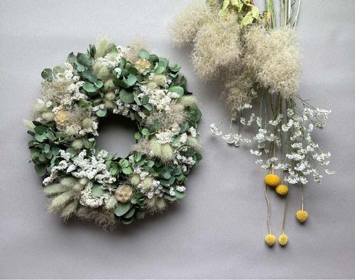 クラスペディアの花言葉 花の特徴や由来 ドライフラワーの作り方は Greensnap グリーンスナップ