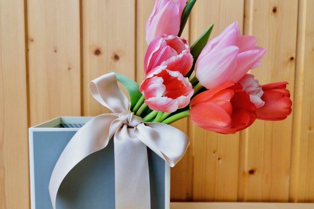 チューリップ　ブーケ　アレンジメント　花束