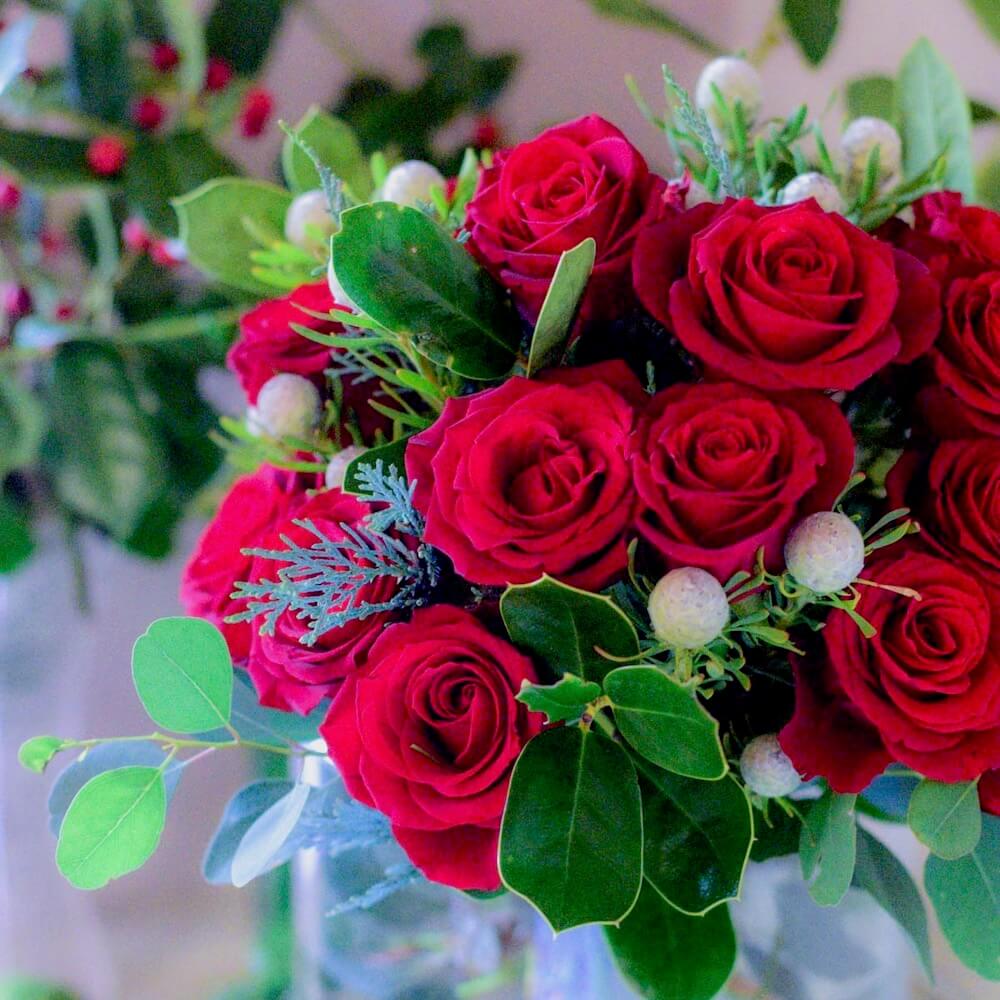 プロポーズに贈りたい花言葉を持つ花束は 色や本数別の意味は Greensnap グリーンスナップ
