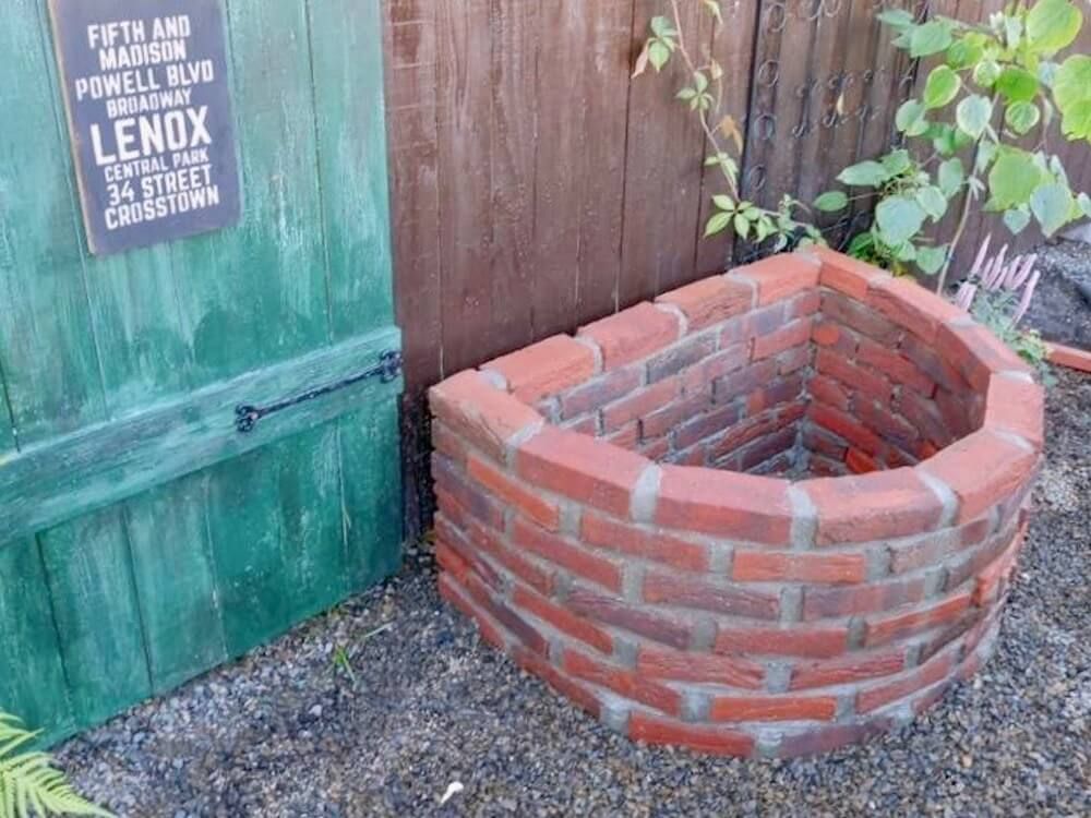 庭づくり　DIY　レンガ　花壇