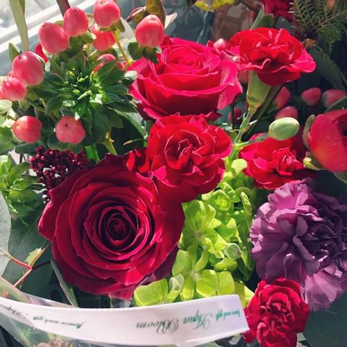 結婚祝いに贈りたい花の花言葉 定番やお祝いの意味があるおすすめの花10選 Greensnap グリーンスナップ