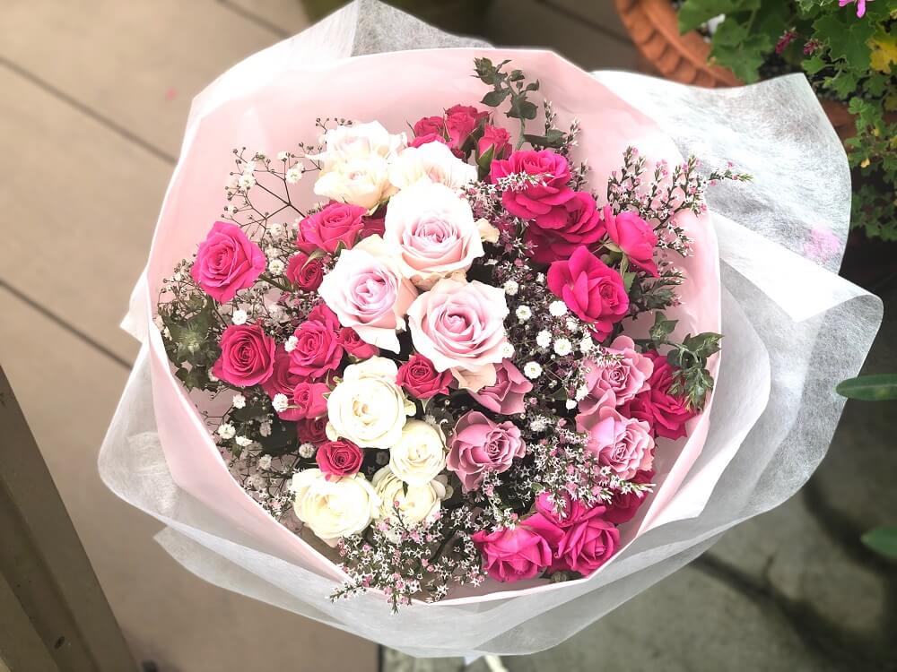 プロポーズ 告白にぴったりな花言葉をもつ花7選 花束におすすめの色や本数は Greensnap グリーンスナップ