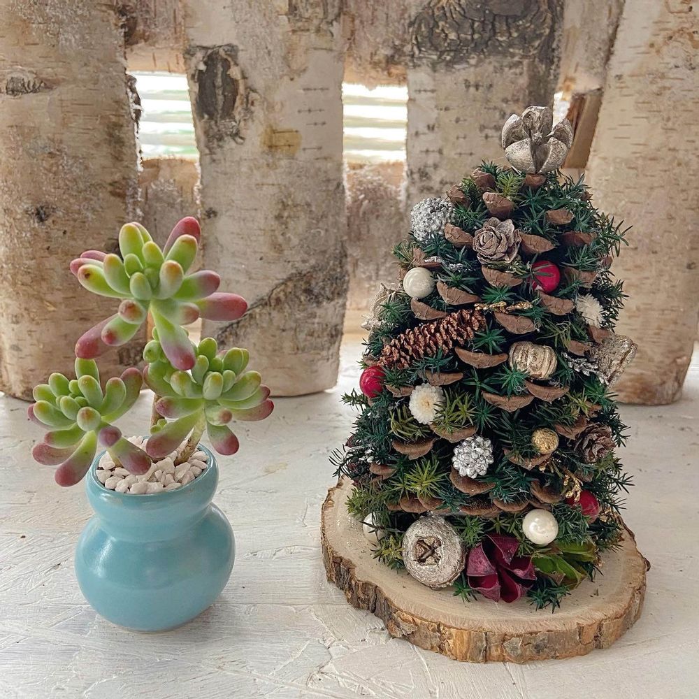 松ぼっくりのクリスマスツリー