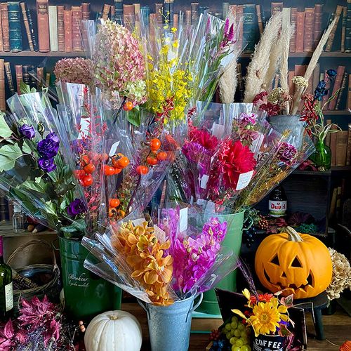 個性豊かなスーパーのお花売り場にワクワクが止まらない メルシーフラワーのハロウィン総選挙21 Greensnap グリーンスナップ