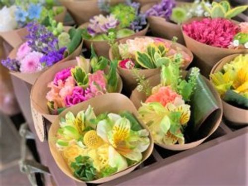 送別会に贈るおすすめの花は 選び方やマナー 花束の相場は Greensnap グリーンスナップ